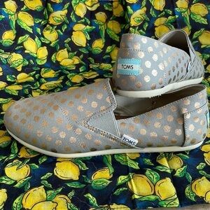Brand New Toms Gray w/ Gold Polka Dot Accent Slip On Shoes Lightweight Flats